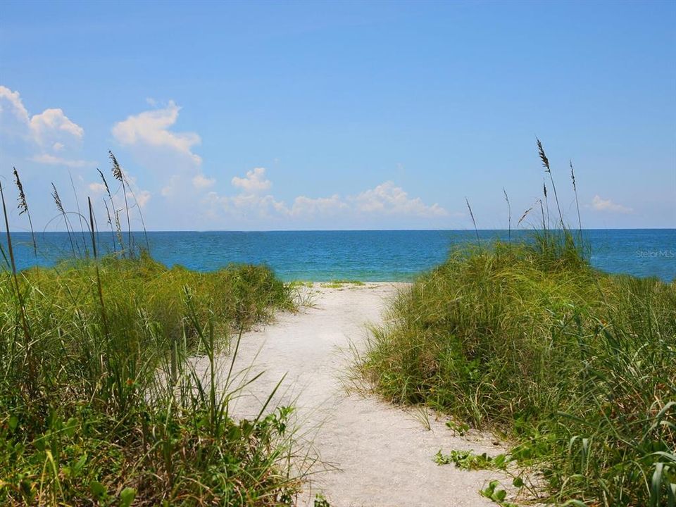 Country Club Shores neighborhood has deeded Gulf Beach access