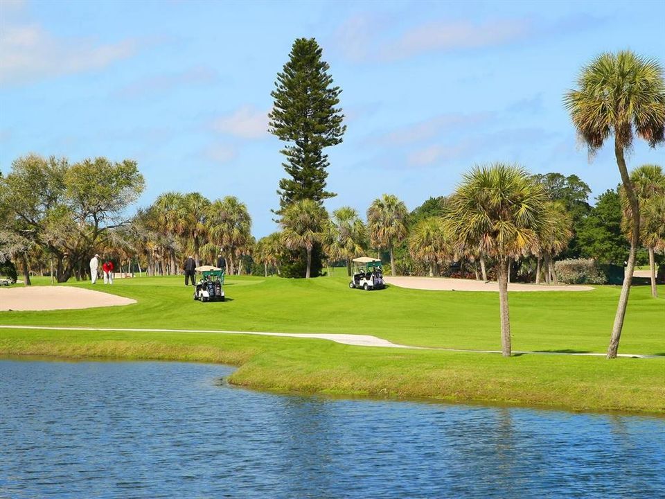 Wonderful country club located a few minutes away 2 golf courses, tennis & much more