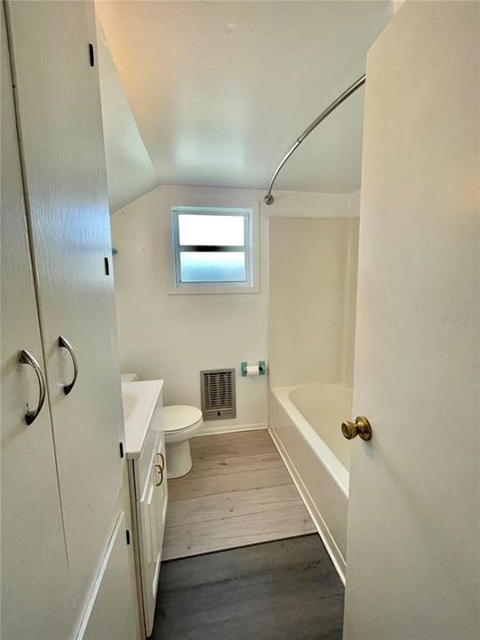 Active With Contract: $145,000 (2 beds, 1 baths, 981 Square Feet)