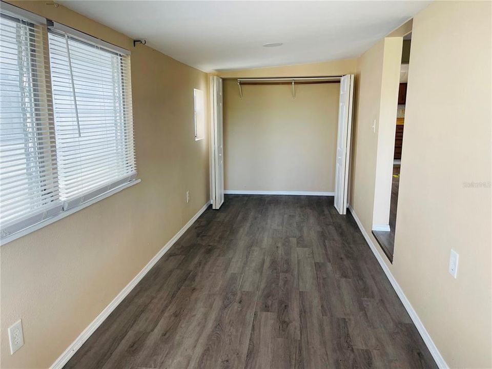 Active With Contract: $145,000 (2 beds, 1 baths, 981 Square Feet)