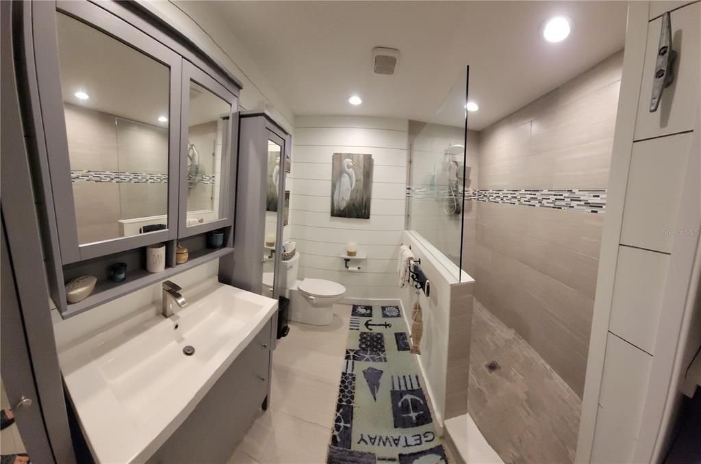 最近售出: $625,000 (4 贝兹, 3 浴室, 2736 平方英尺)