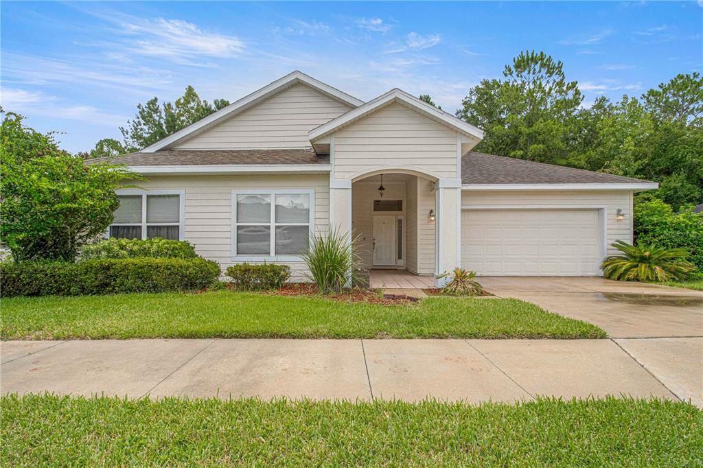 Recently Sold: $370,000 (4 beds, 2 baths, 1837 Square Feet)