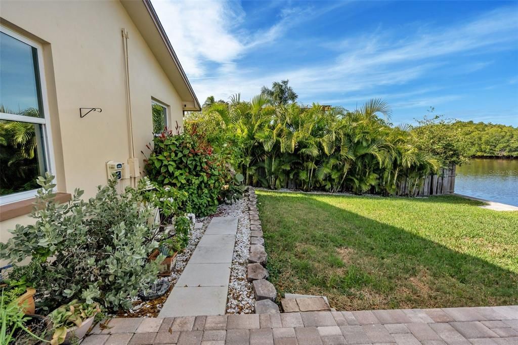 Recently Sold: $1,000,000 (4 beds, 2 baths, 2859 Square Feet)