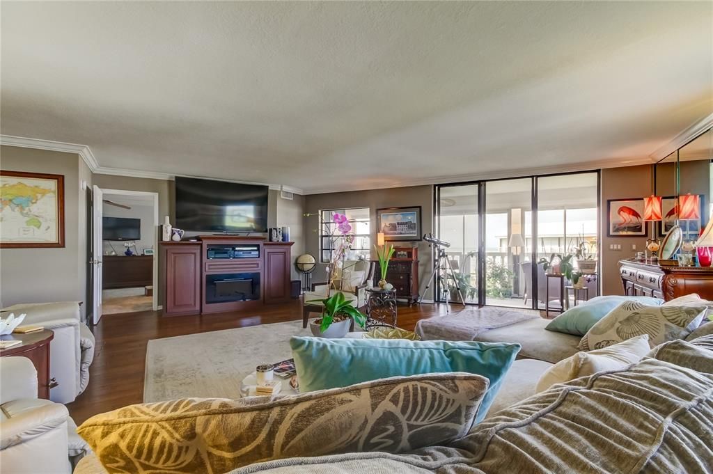 Active With Contract: $1,425,000 (3 beds, 2 baths, 2240 Square Feet)