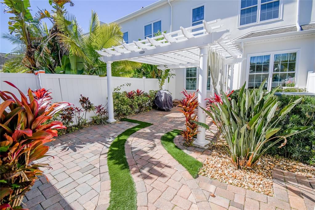 Active With Contract: $845,000 (3 beds, 3 baths, 2801 Square Feet)