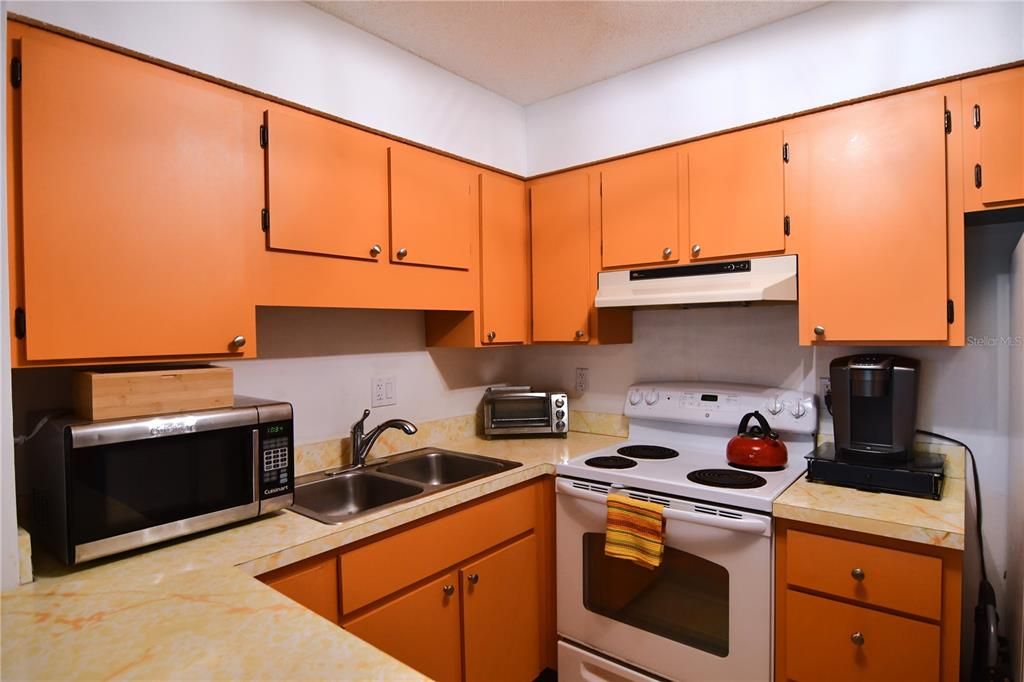 Active With Contract: $120,000 (1 beds, 1 baths, 600 Square Feet)