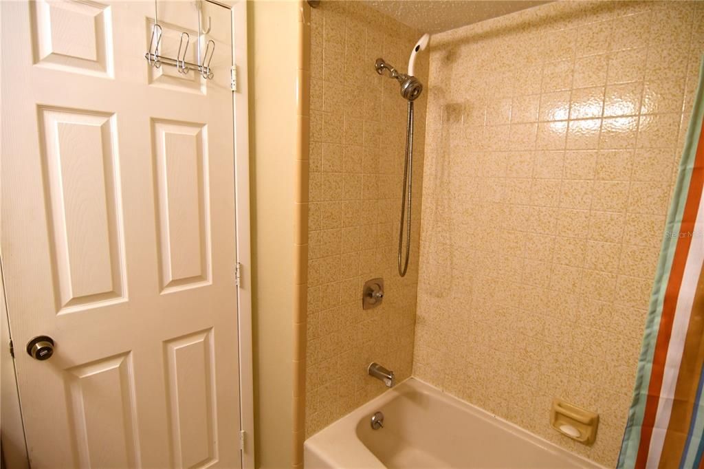 Active With Contract: $120,000 (1 beds, 1 baths, 600 Square Feet)