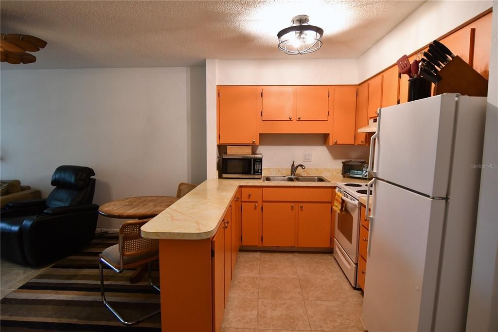 Active With Contract: $120,000 (1 beds, 1 baths, 600 Square Feet)