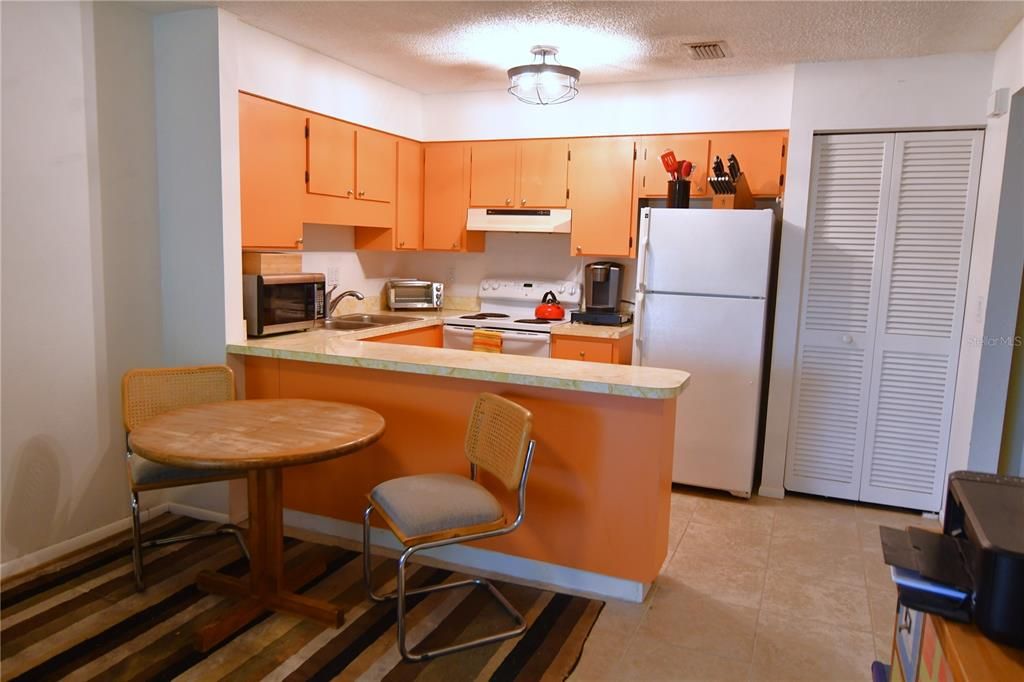 Active With Contract: $120,000 (1 beds, 1 baths, 600 Square Feet)