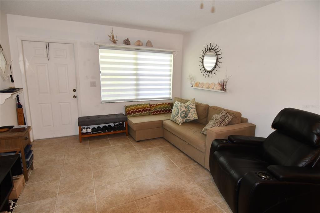 Active With Contract: $120,000 (1 beds, 1 baths, 600 Square Feet)