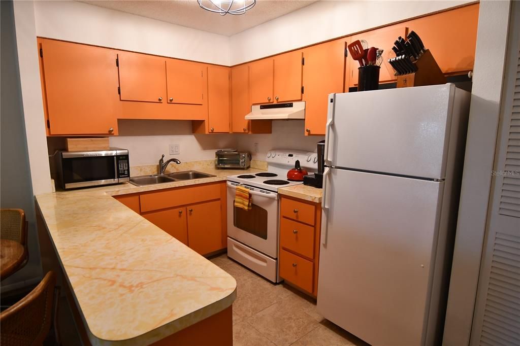 Active With Contract: $120,000 (1 beds, 1 baths, 600 Square Feet)