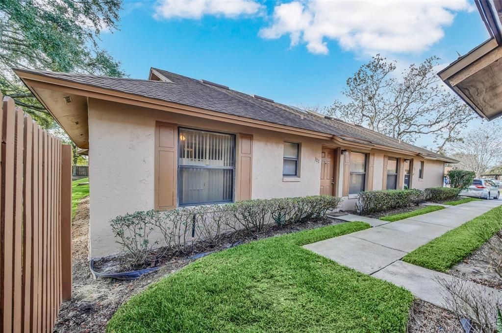 Recently Sold: $245,000 (2 beds, 2 baths, 930 Square Feet)