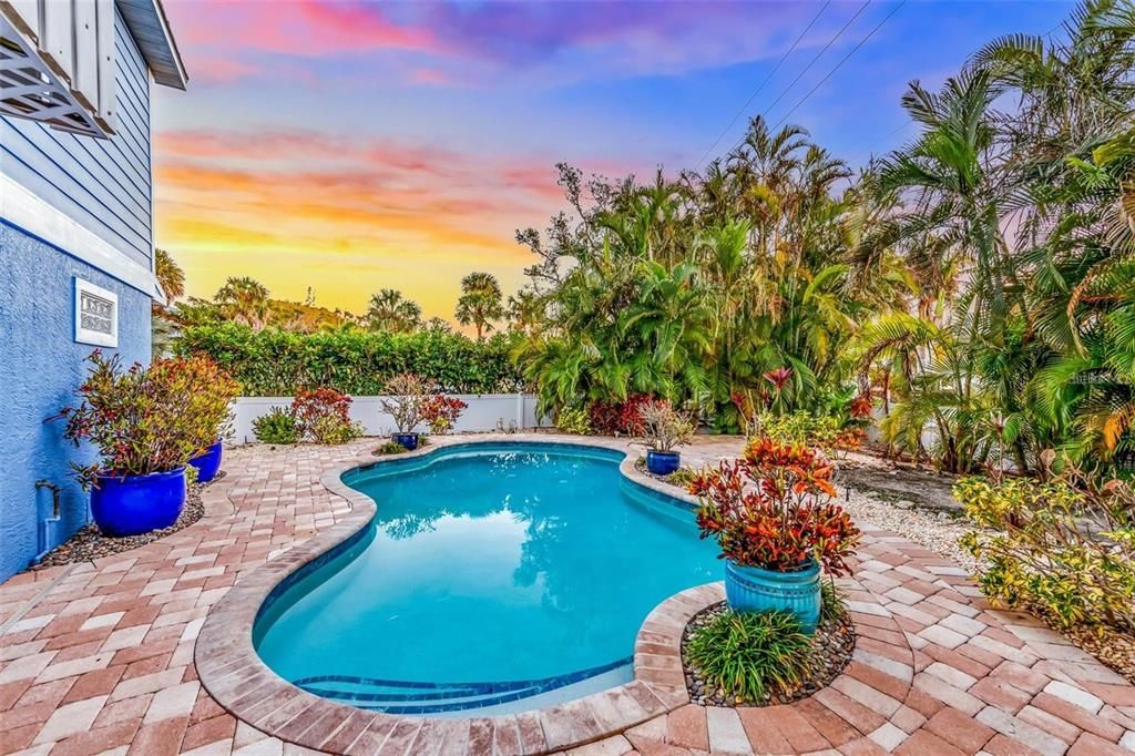 Recently Sold: $2,350,000 (3 beds, 3 baths, 1967 Square Feet)