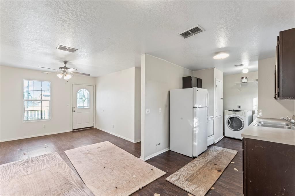 Active With Contract: $165,000 (3 beds, 2 baths, 984 Square Feet)