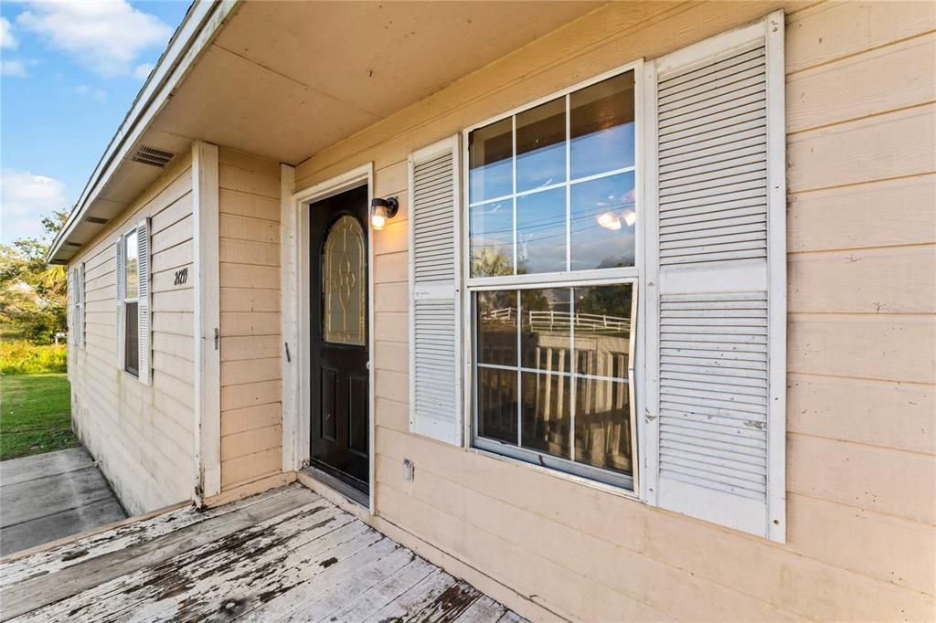 Active With Contract: $165,000 (3 beds, 2 baths, 984 Square Feet)