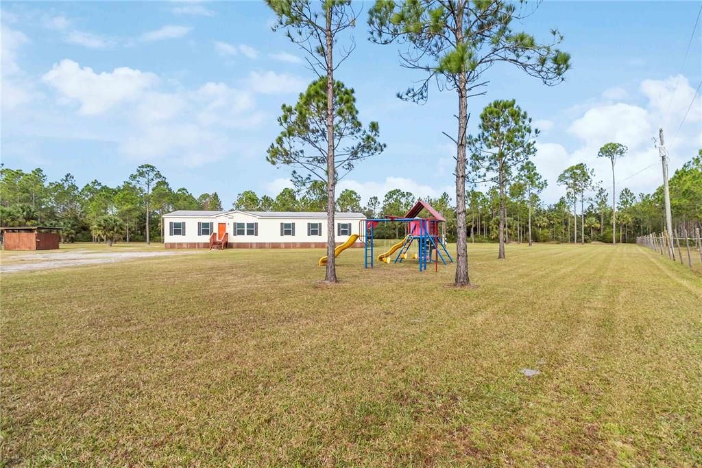 Recently Sold: $450,000 (4 beds, 2 baths, 2280 Square Feet)