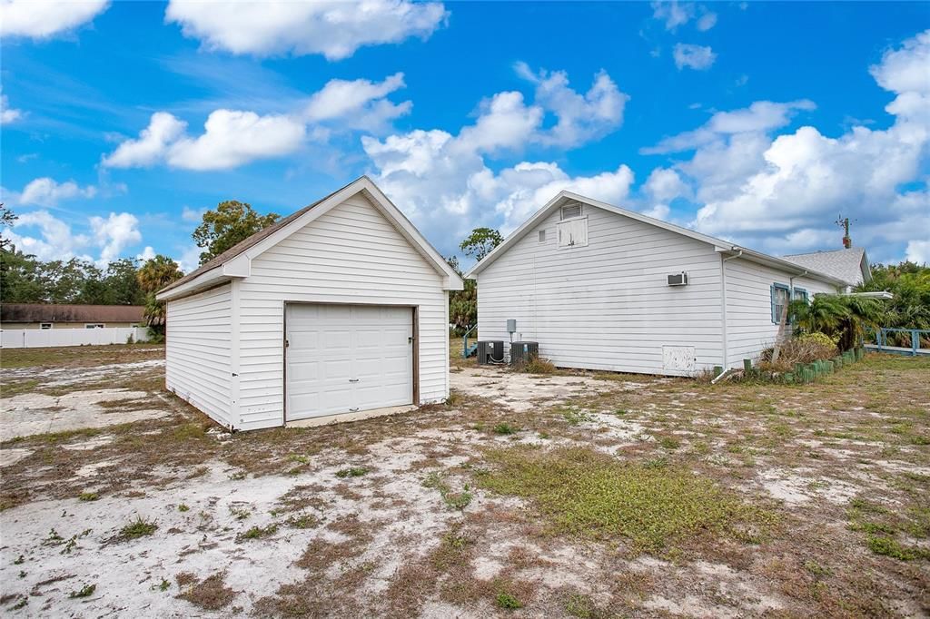 Active With Contract: $875,000 (4 beds, 2 baths, 3336 Square Feet)