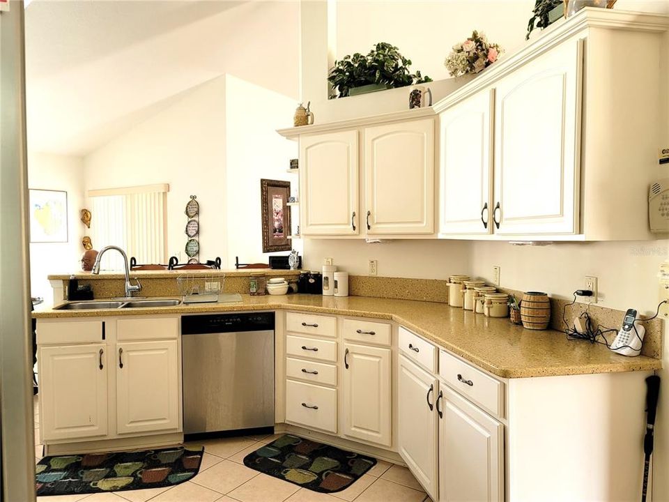 Active With Contract: $359,990 (3 beds, 2 baths, 2152 Square Feet)