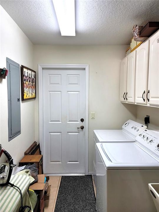 Active With Contract: $359,990 (3 beds, 2 baths, 2152 Square Feet)