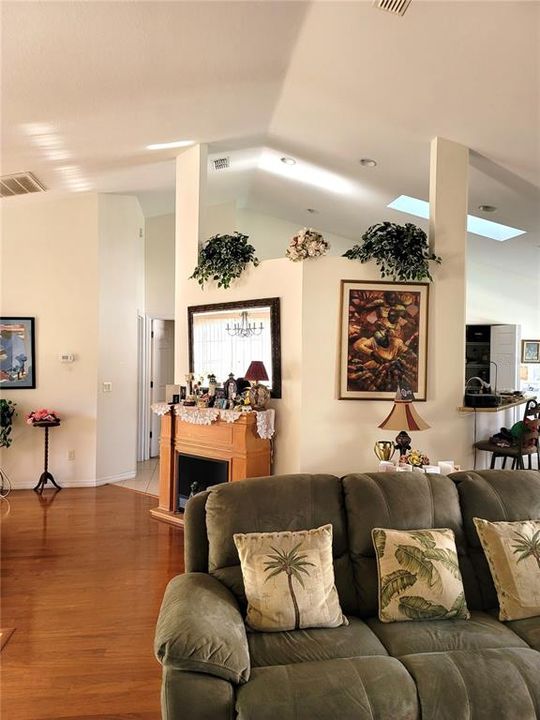 Active With Contract: $359,990 (3 beds, 2 baths, 2152 Square Feet)