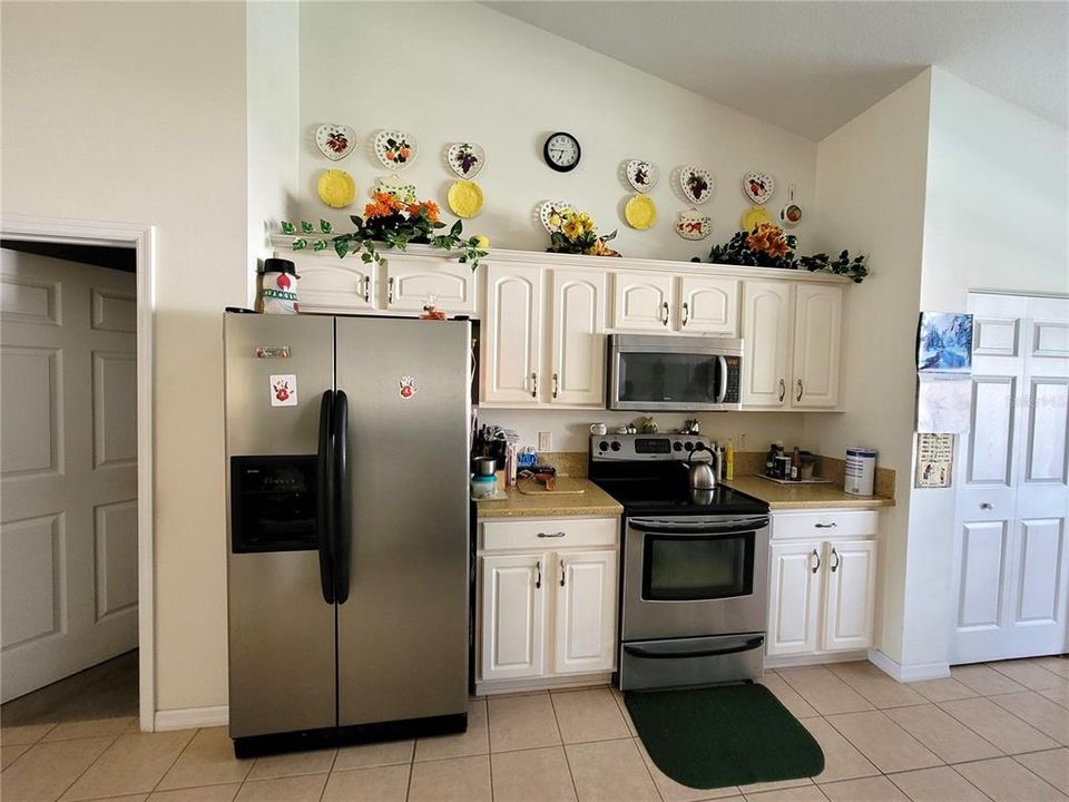 Active With Contract: $359,990 (3 beds, 2 baths, 2152 Square Feet)