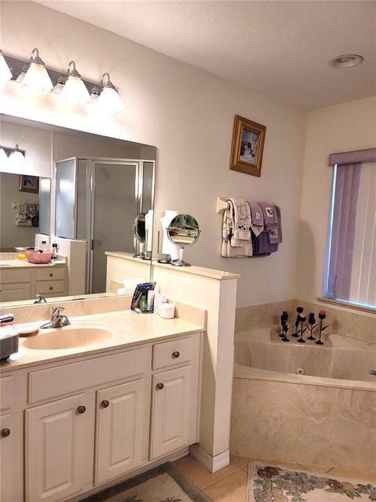 Active With Contract: $359,990 (3 beds, 2 baths, 2152 Square Feet)