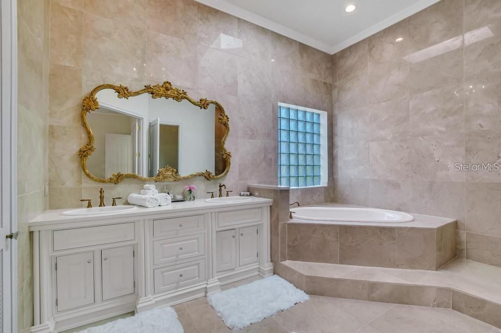 最近售出: $770,000 (4 贝兹, 3 浴室, 3669 平方英尺)
