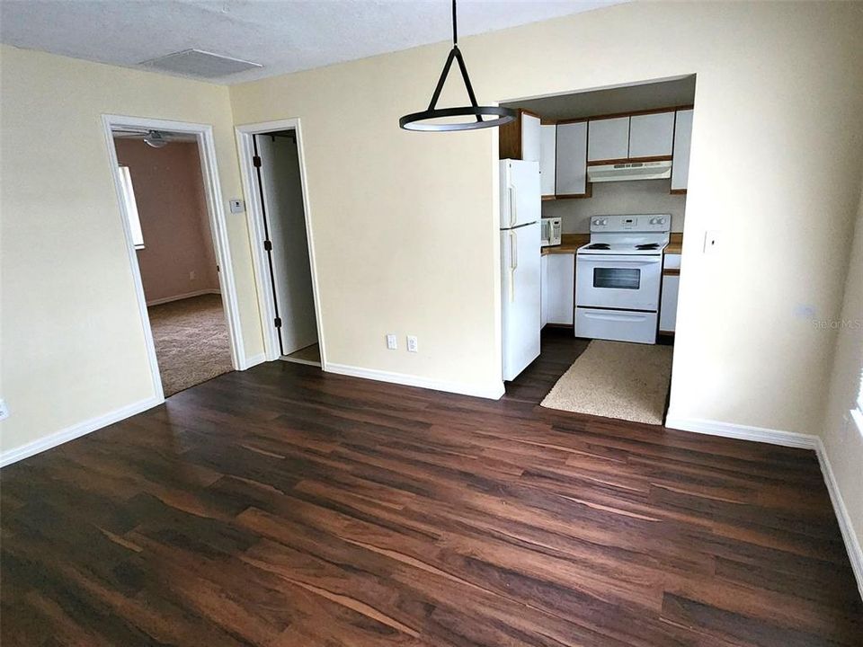 Recently Rented: $1,750 (2 beds, 1 baths, 900 Square Feet)
