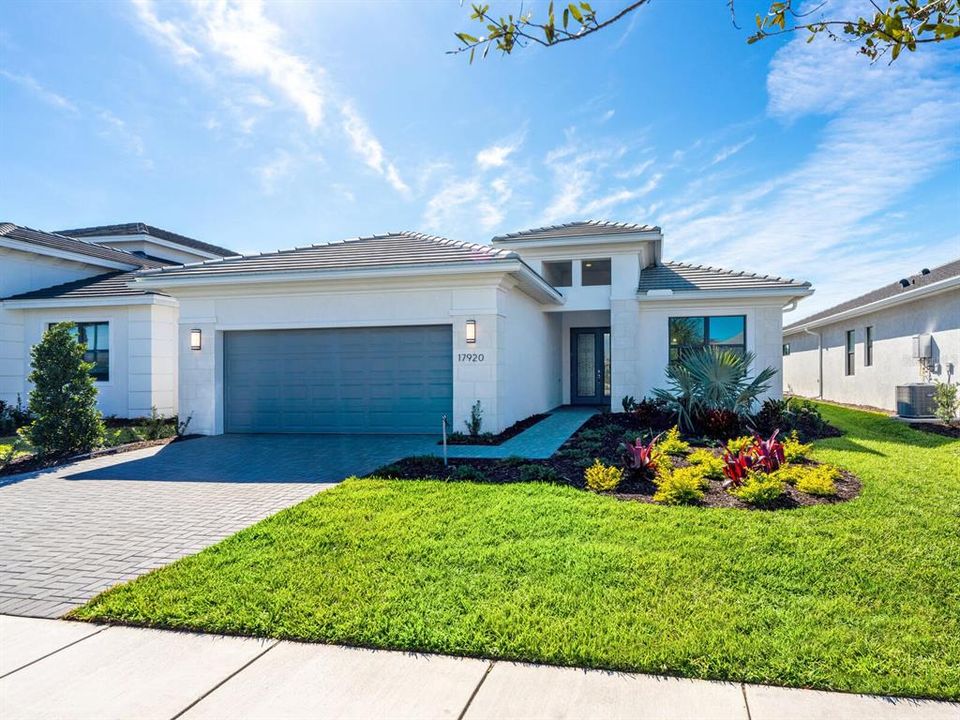 Recently Sold: $870,515 (3 beds, 3 baths, 2318 Square Feet)