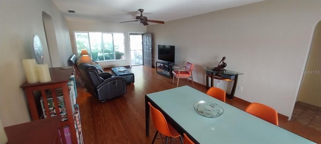 For Rent: $2,995 (2 beds, 1 baths, 1229 Square Feet)
