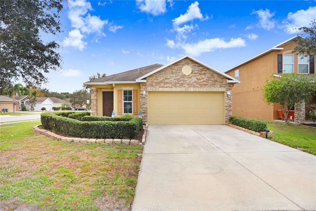 Recently Sold: $359,900 (3 beds, 2 baths, 1408 Square Feet)