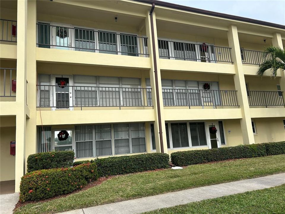 Recently Sold: $204,000 (2 beds, 2 baths, 1055 Square Feet)