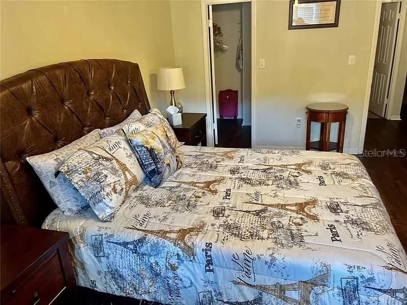 Active With Contract: $155,000 (1 beds, 1 baths, 729 Square Feet)