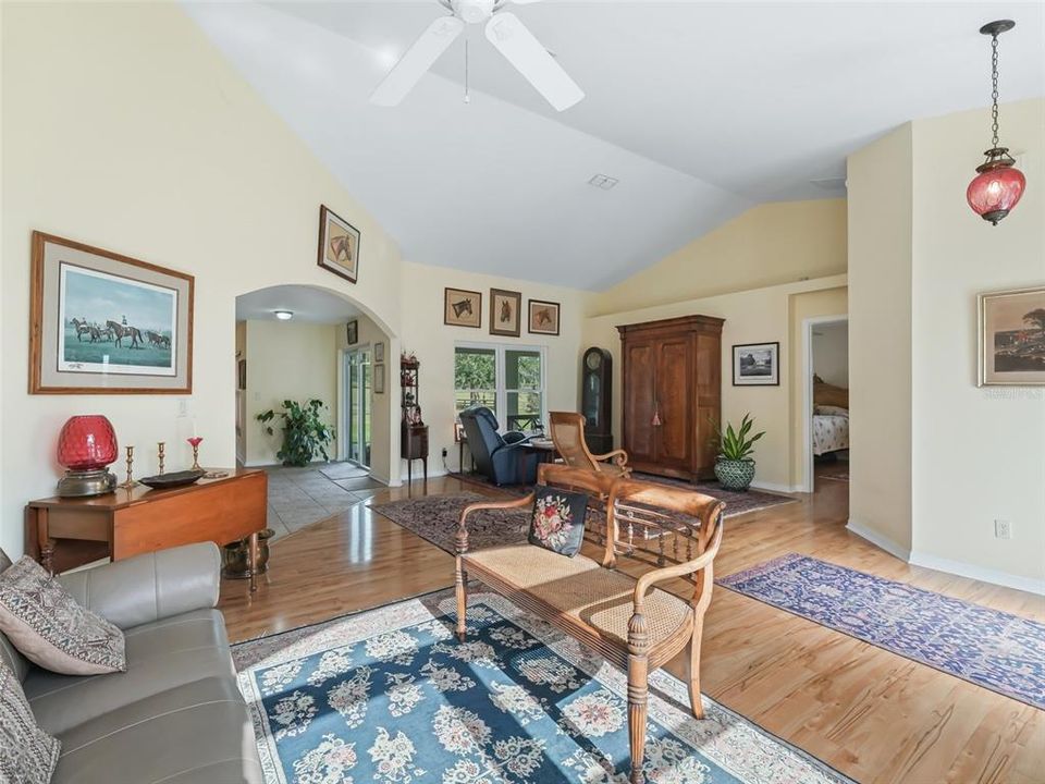 Recently Sold: $825,000 (3 beds, 2 baths, 1882 Square Feet)