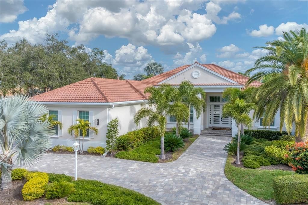 Vendido Recientemente: $2,150,000 (4 camas, 3 baños, 3570 Pies cuadrados)