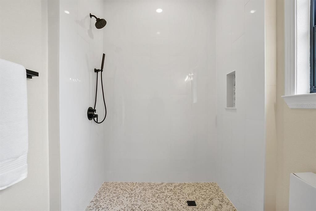 最近租的: $5,750 (4 贝兹, 3 浴室, 2940 平方英尺)