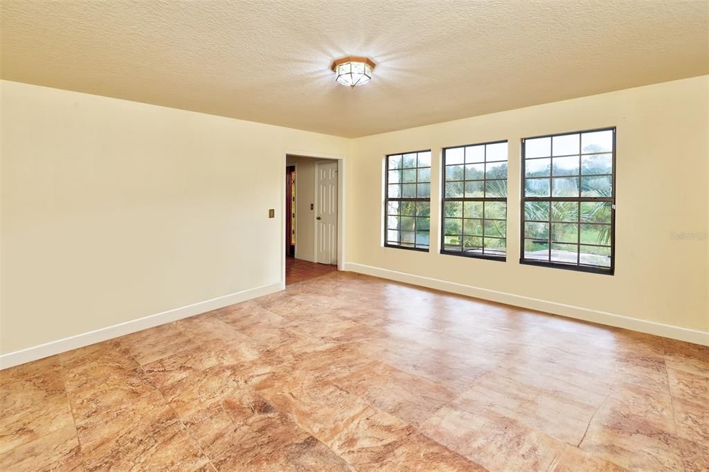 Dining room off eat-in kitchen