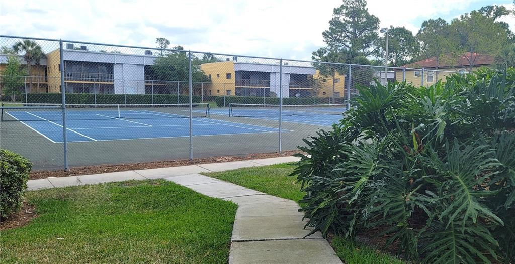 COMMUNITY AMENITIES: Tennis courts nearby