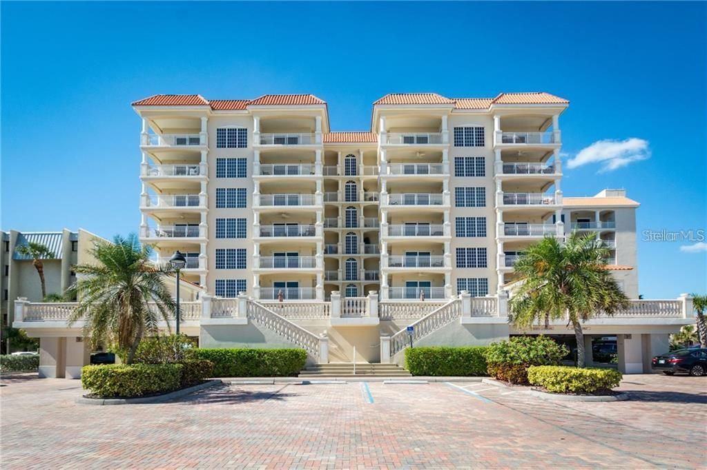 Recently Sold: $1,600,000 (3 beds, 3 baths, 1845 Square Feet)