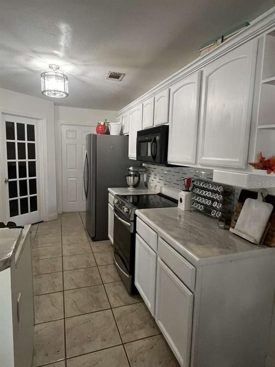 For Sale: $369,900 (4 beds, 2 baths, 1889 Square Feet)