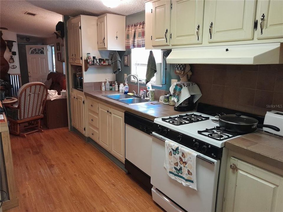 Recently Sold: $220,000 (2 beds, 2 baths, 952 Square Feet)
