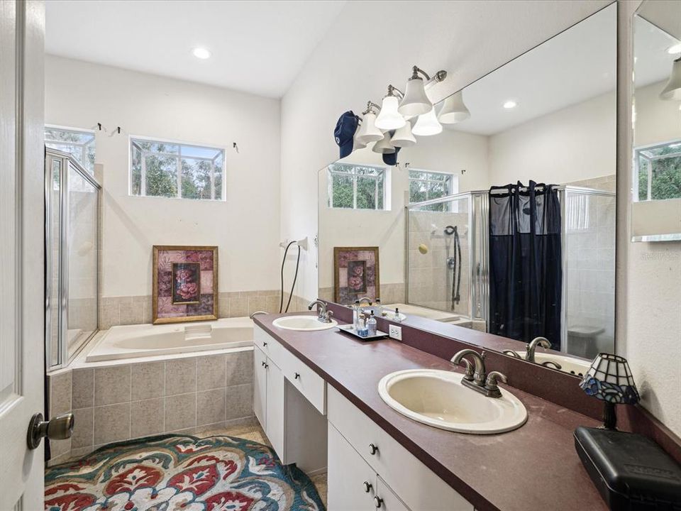 最近售出: $450,000 (3 贝兹, 2 浴室, 1957 平方英尺)