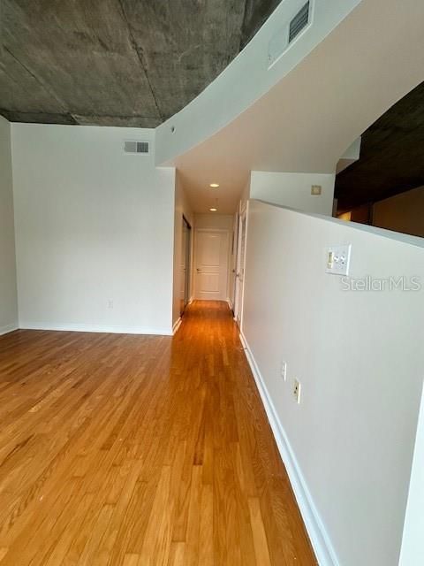 For Sale: $235,900 (1 beds, 1 baths, 804 Square Feet)