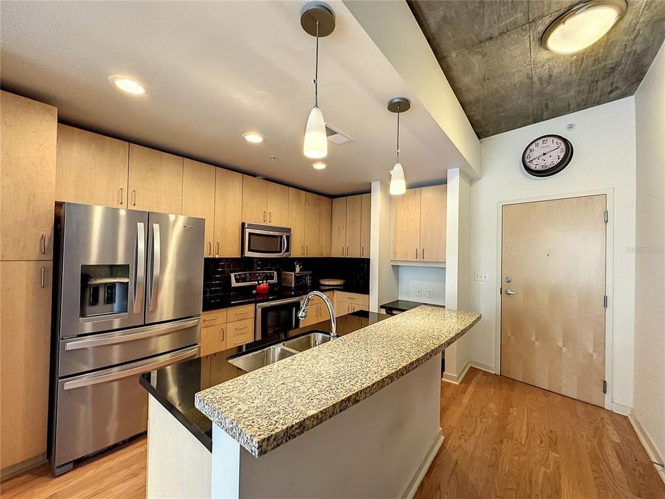 For Sale: $235,900 (1 beds, 1 baths, 804 Square Feet)