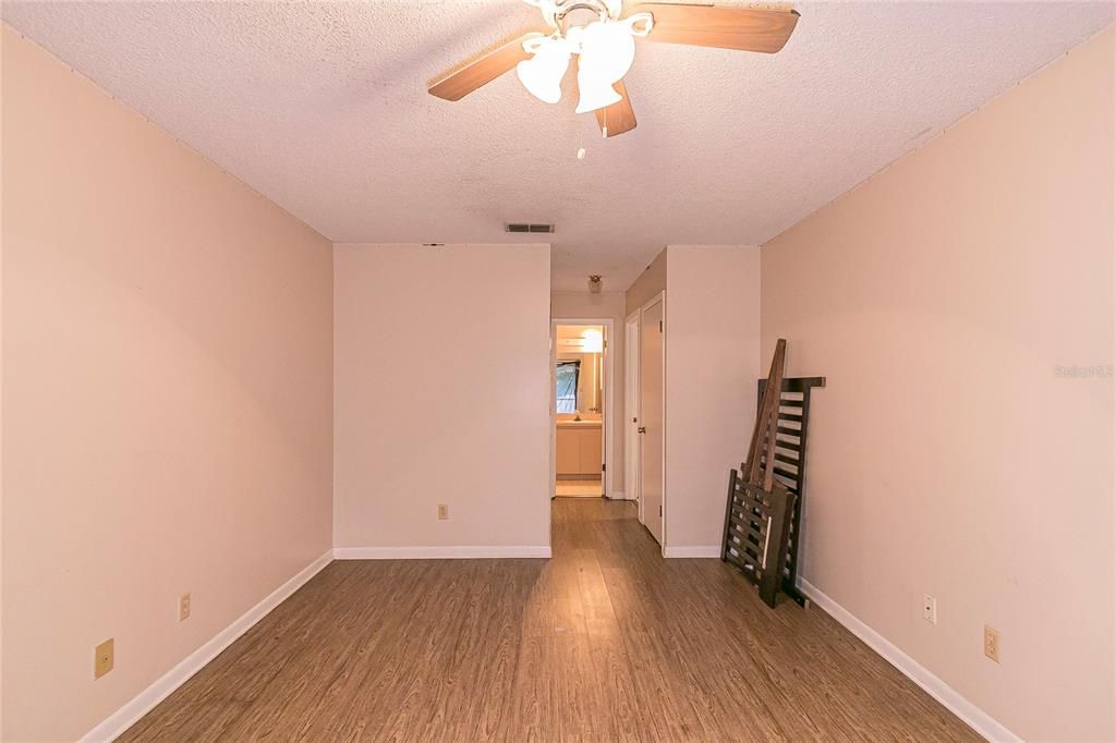 Recently Rented: $1,250 (2 beds, 2 baths, 1036 Square Feet)