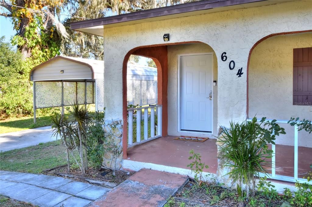 Active With Contract: $179,900 (2 beds, 1 baths, 1016 Square Feet)