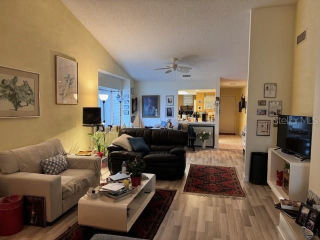 For Sale: $299,900 (2 beds, 2 baths, 1326 Square Feet)