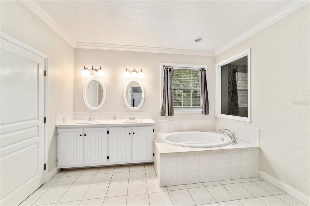 最近售出: $380,000 (3 贝兹, 2 浴室, 1660 平方英尺)