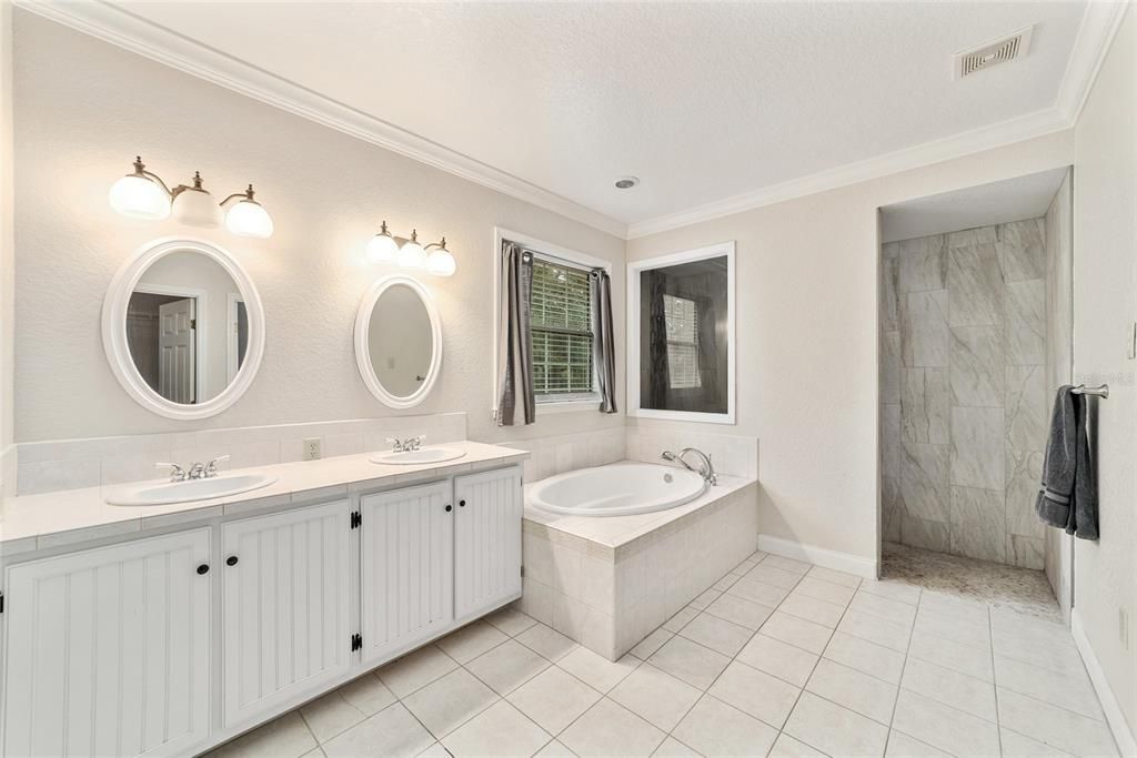 最近售出: $380,000 (3 贝兹, 2 浴室, 1660 平方英尺)