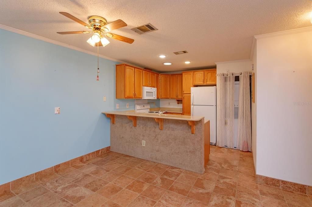 Active With Contract: $179,000 (2 beds, 2 baths, 793 Square Feet)
